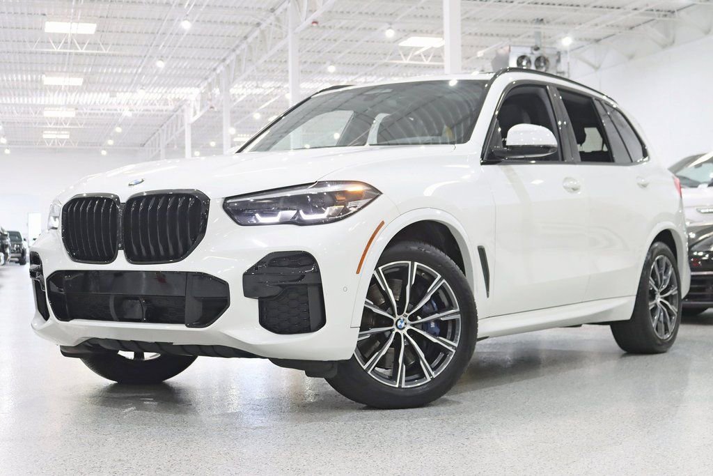 Used 2022 BMW X5 M50i image 6