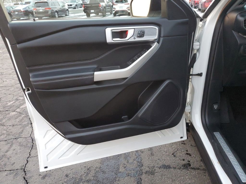 Used 2022 Ford Explorer Limited w/ Equipment Group 301A image 13