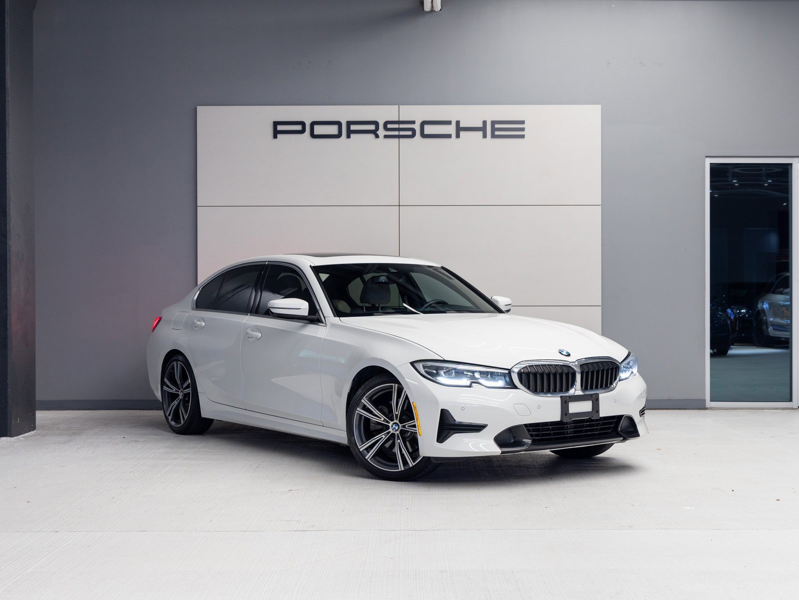 Used 2022 BMW 330i Sedan w/ Premium Package image 9