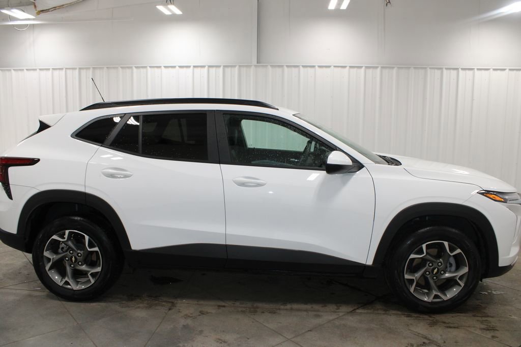 Used 2025 Chevrolet Trax LT image 11