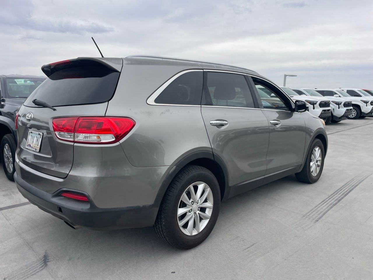 Used 2016 Kia Sorento LX FWD image 2