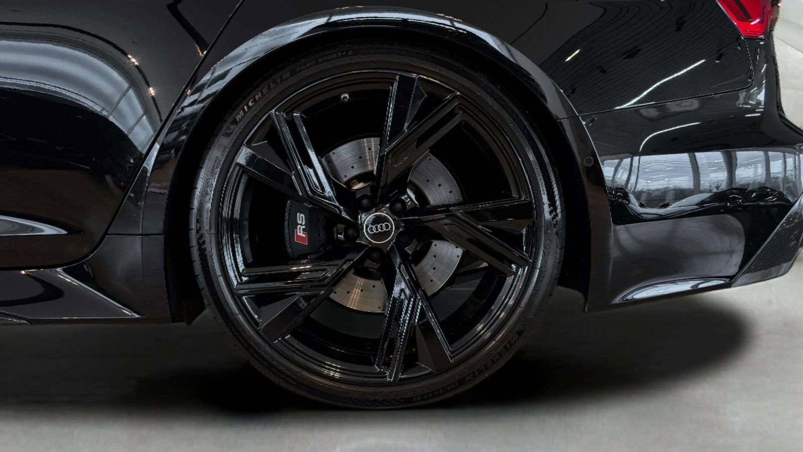 Used 2023 Audi RS 6 w/ Carbon Optic Package image 13