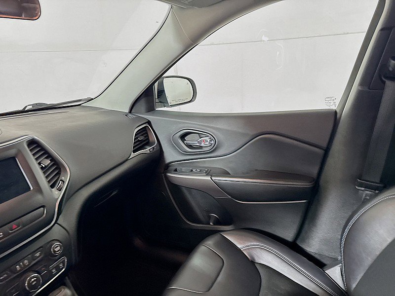 Used 2019 Jeep Cherokee Latitude Plus w/ Cold Weather Group image 23