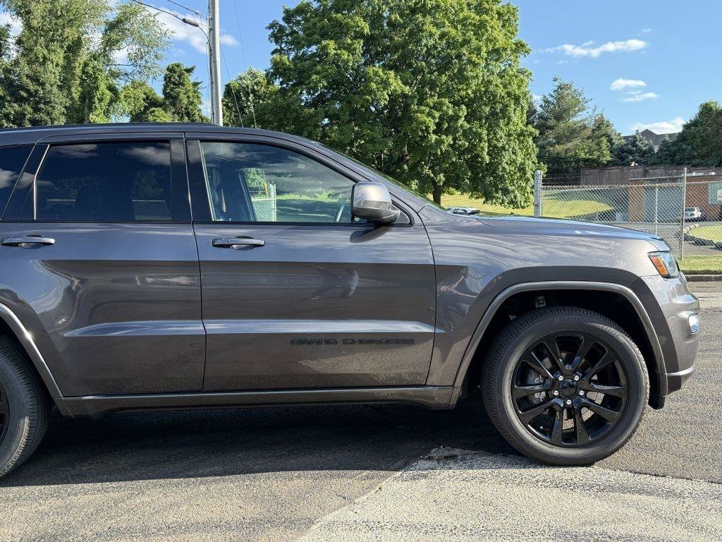 Used 2019 Jeep Grand Cherokee Altitude AWD/4WD image 8