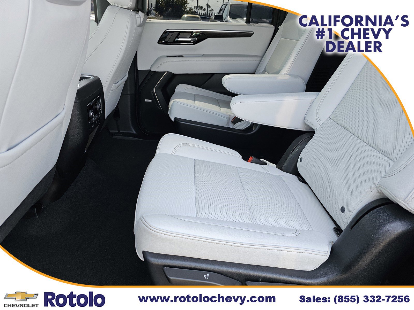 Used 2025 Chevrolet Suburban Premier RWD image 17