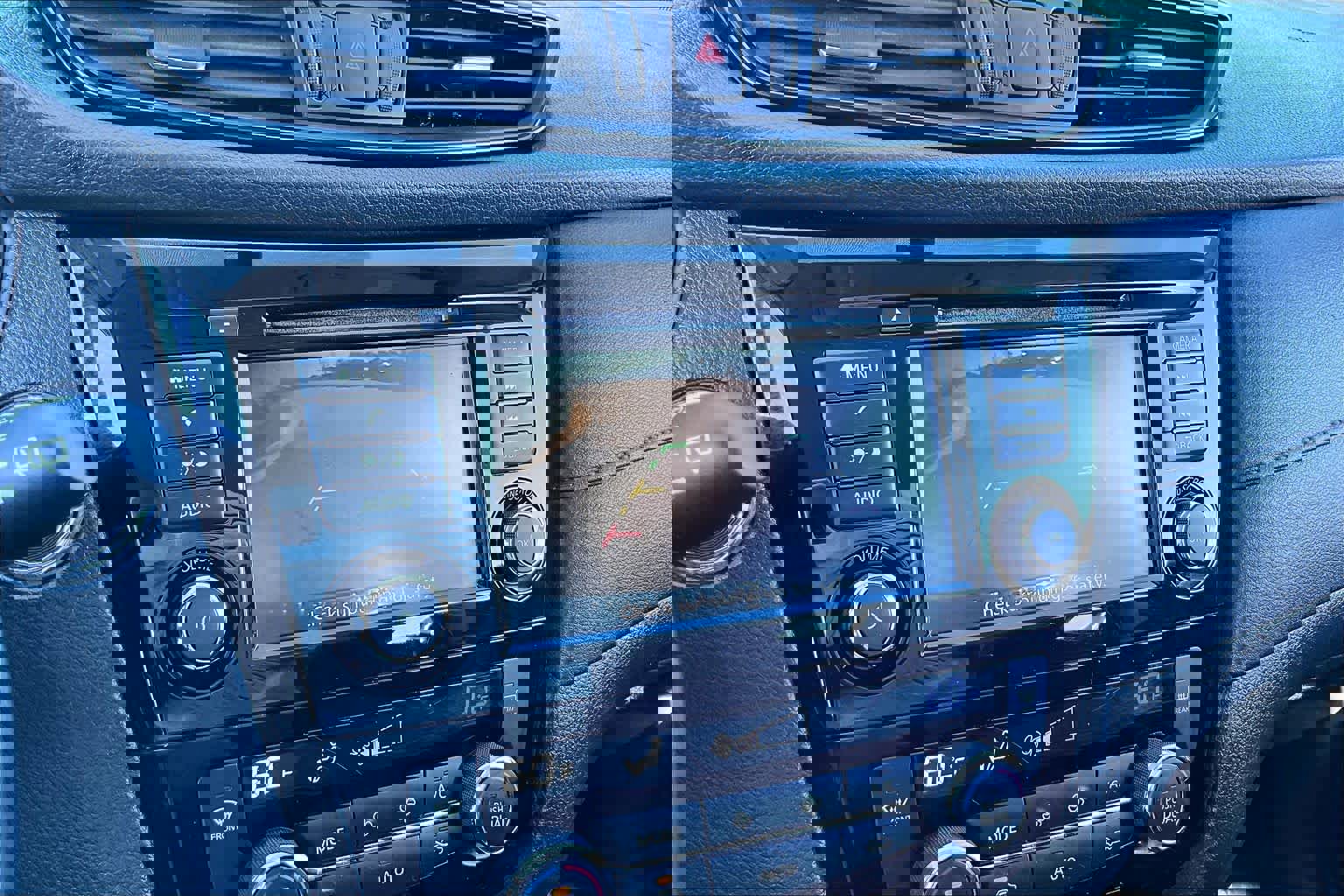 Used 2018 Nissan Rogue SV image 27