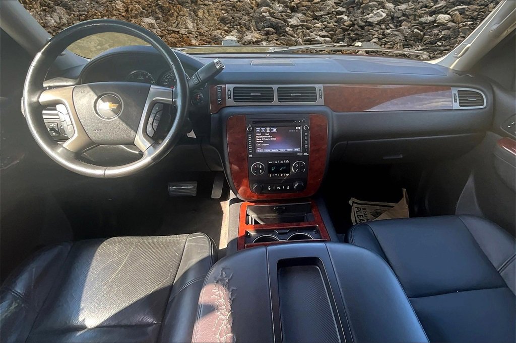 Used 2014 Chevrolet Suburban LTZ image 15