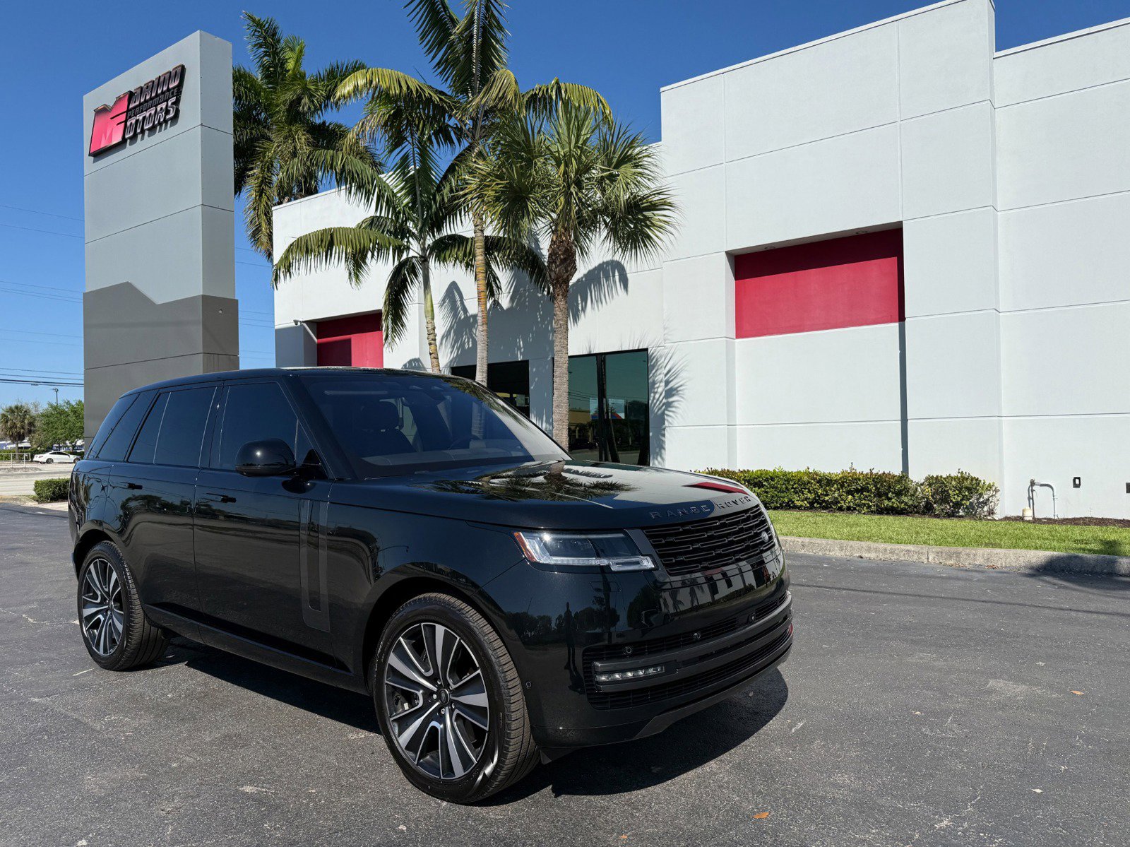 Used 2023 Land Rover Range Rover SE AWD/4WD image 1