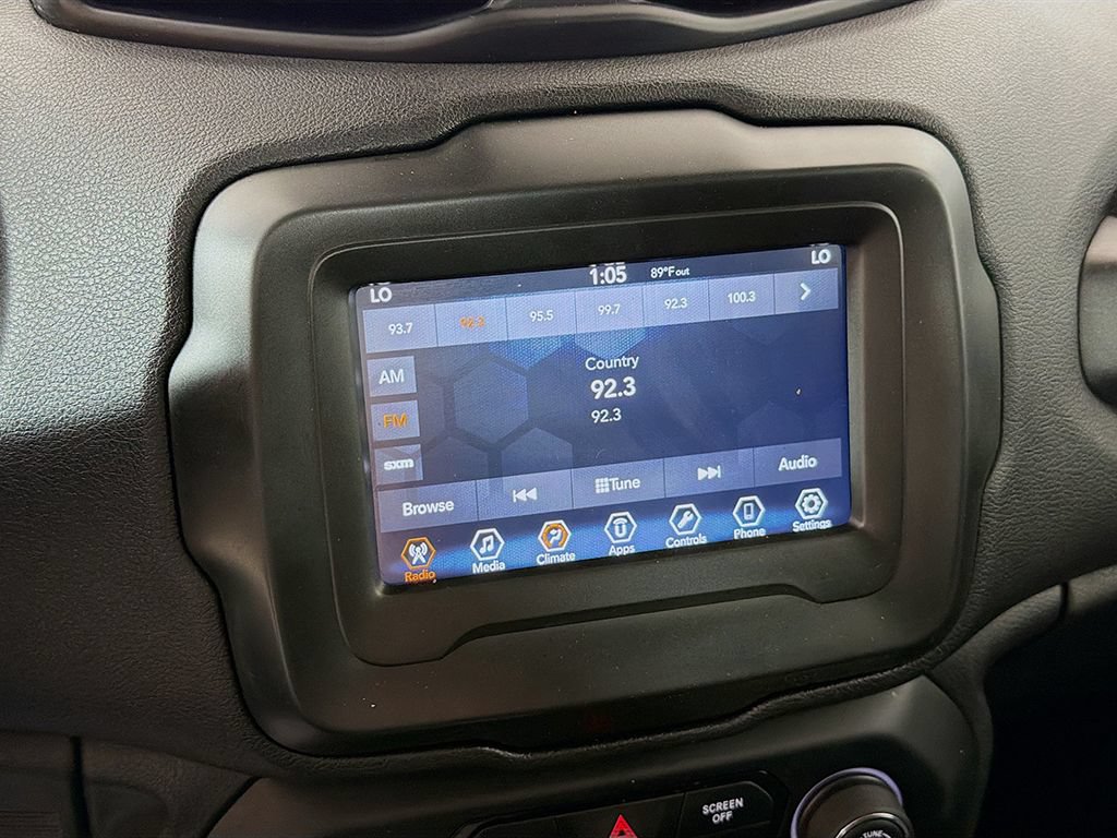 Used 2018 Jeep Renegade Altitude AWD/4WD image 32