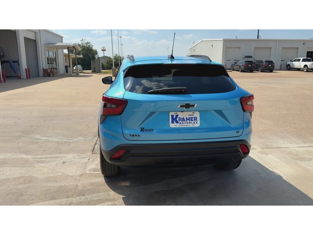 New 2026 Chevrolet Trax LT w/ Midnight Edition FWD image 7