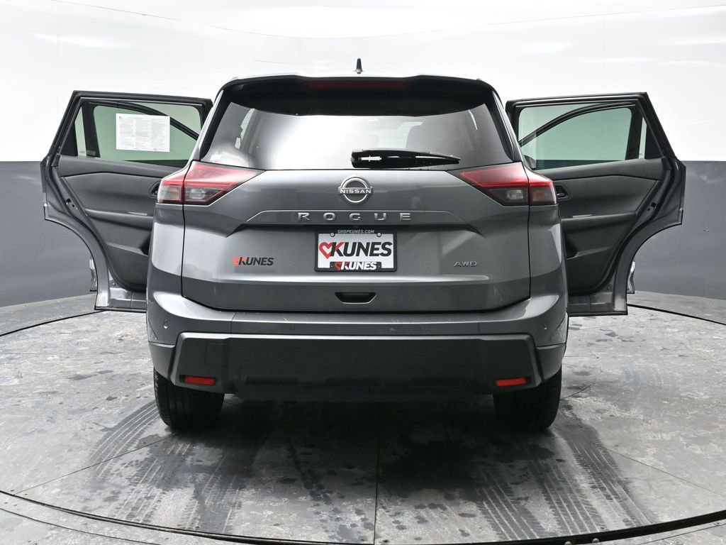 Used 2024 Nissan Rogue S image 62