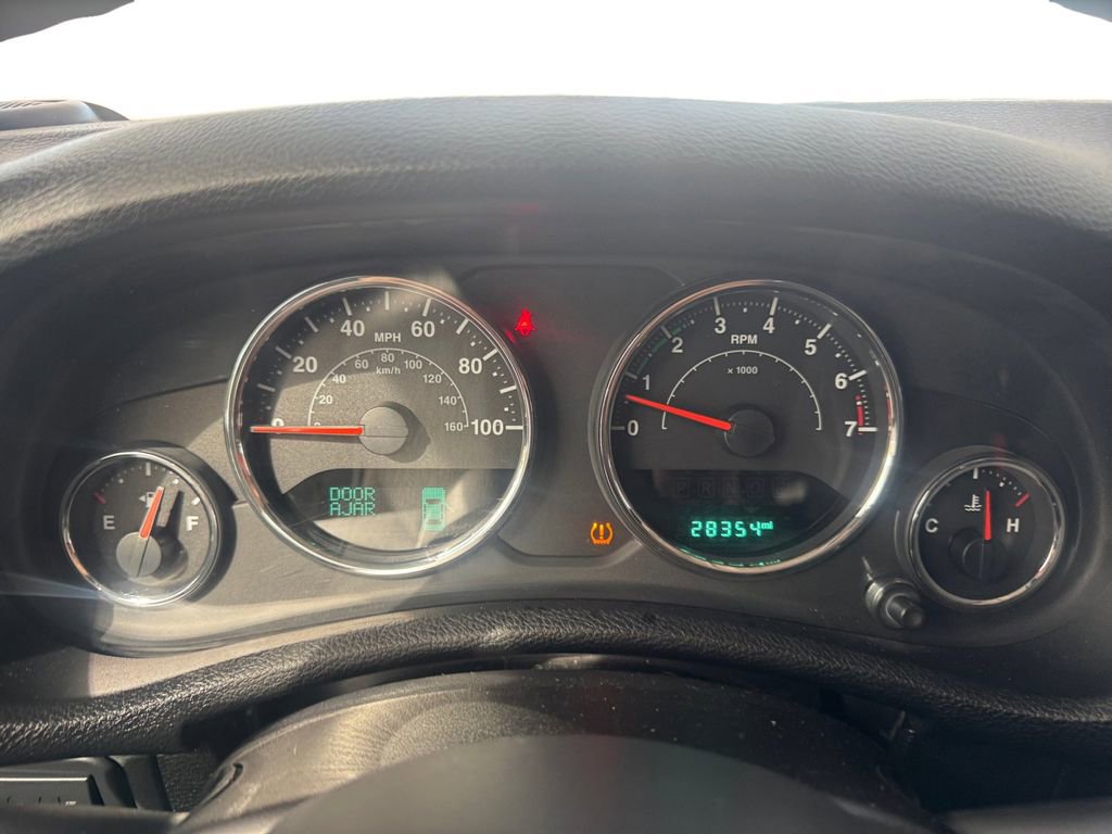 Used 2015 Jeep Wrangler Unlimited Rubicon w/ Connectivity Group image 22