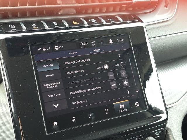 Used 2023 Jeep Grand Cherokee Laredo w/ Luxury Tech Group I RWD image 30