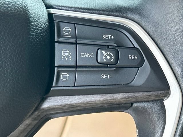 Used 2022 Jeep Grand Cherokee Limited AWD/4WD image 47