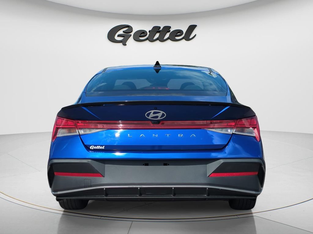 Certified 2025 Hyundai Elantra SEL FWD image 6