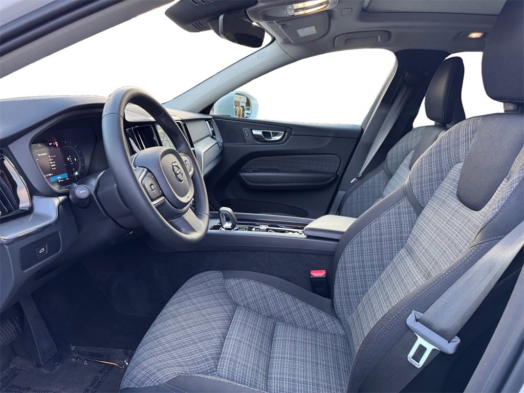 Certified 2023 Volvo XC60 B5 Core image 11