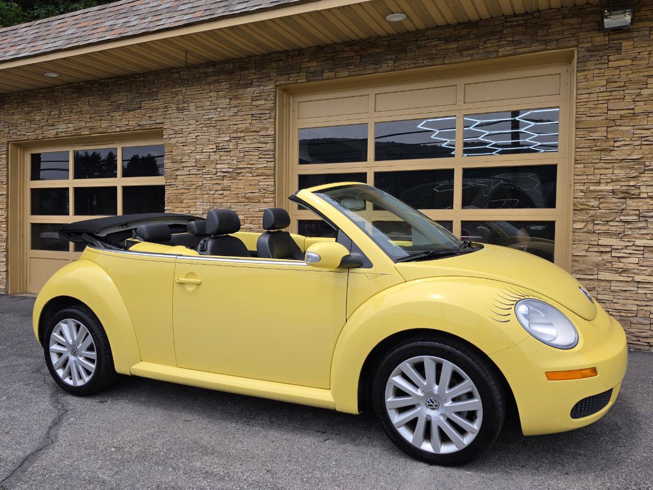 Used 2008 Volkswagen Beetle SE FWD image 22