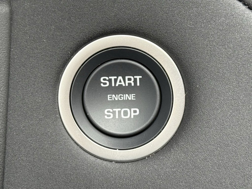 New 2025 Land Rover Range Rover Velar Dynamic SE image 32