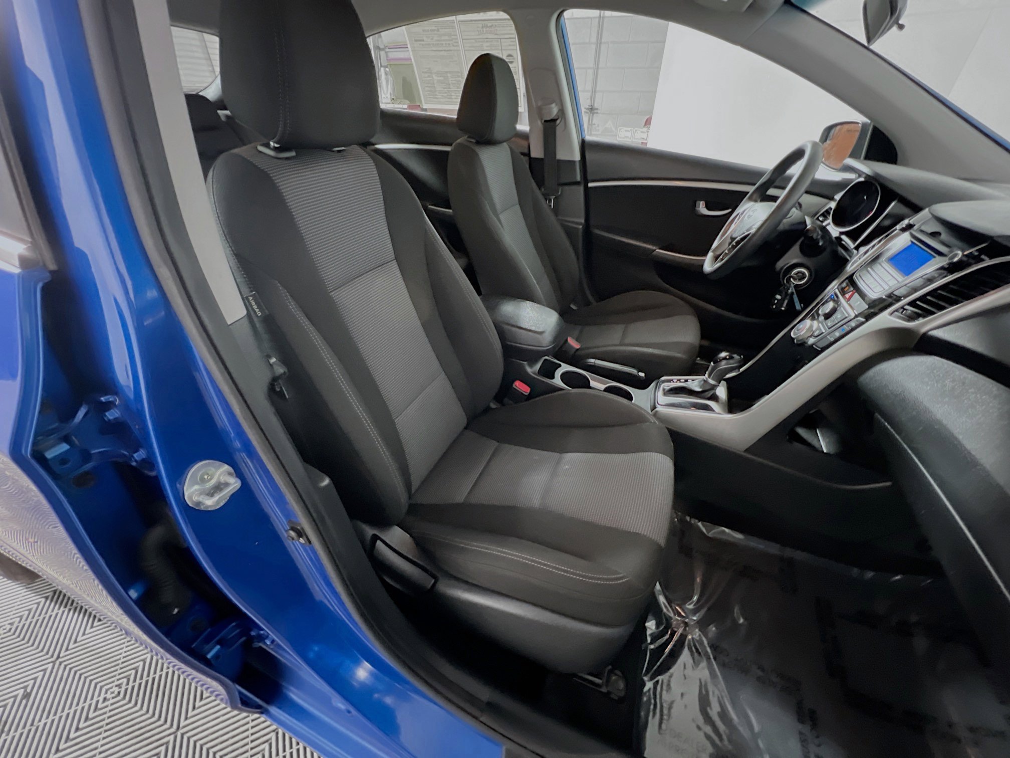 Used 2017 Hyundai Elantra GT image 28