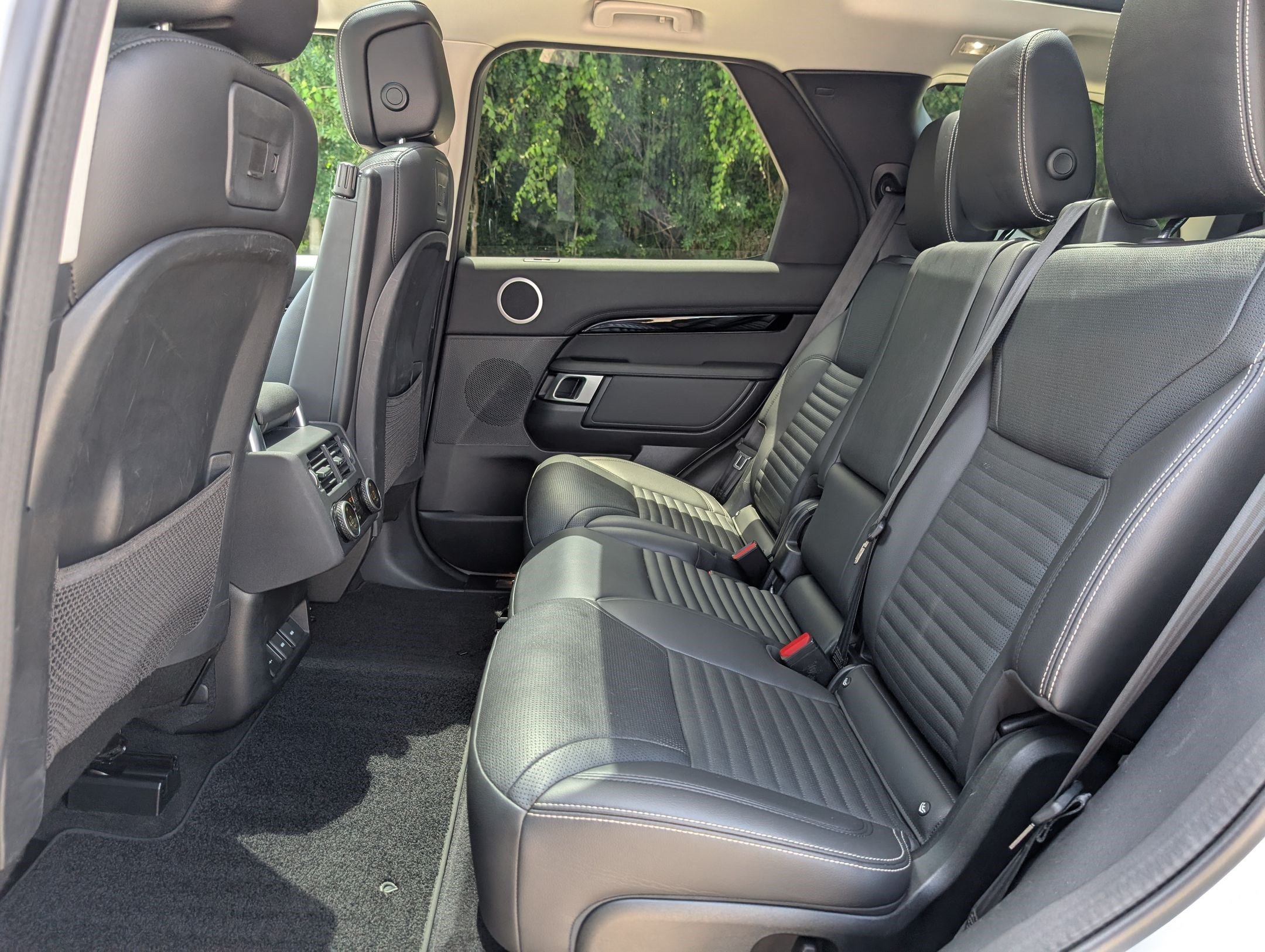 Used 2024 Land Rover Discovery S AWD/4WD image 23
