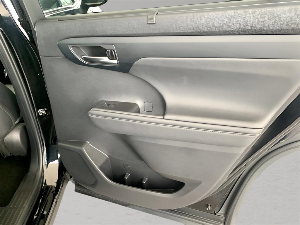 Used 2024 Toyota Highlander XLE image 27