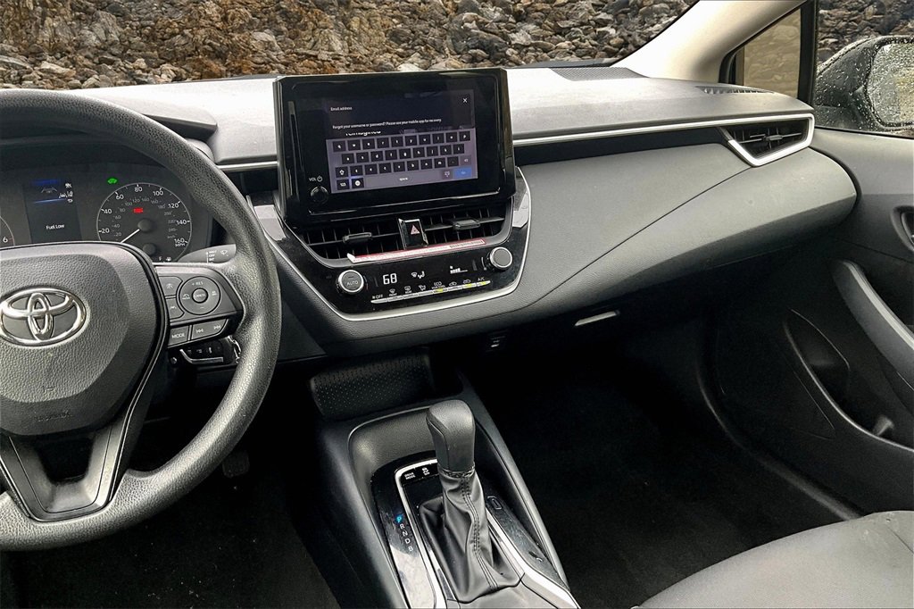 Used 2025 Toyota Corolla LE image 6