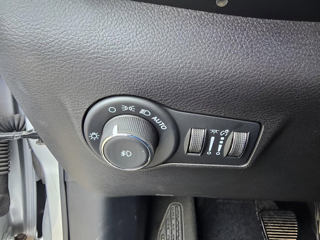 Used 2025 Jeep Compass Trailhawk AWD/4WD image 19