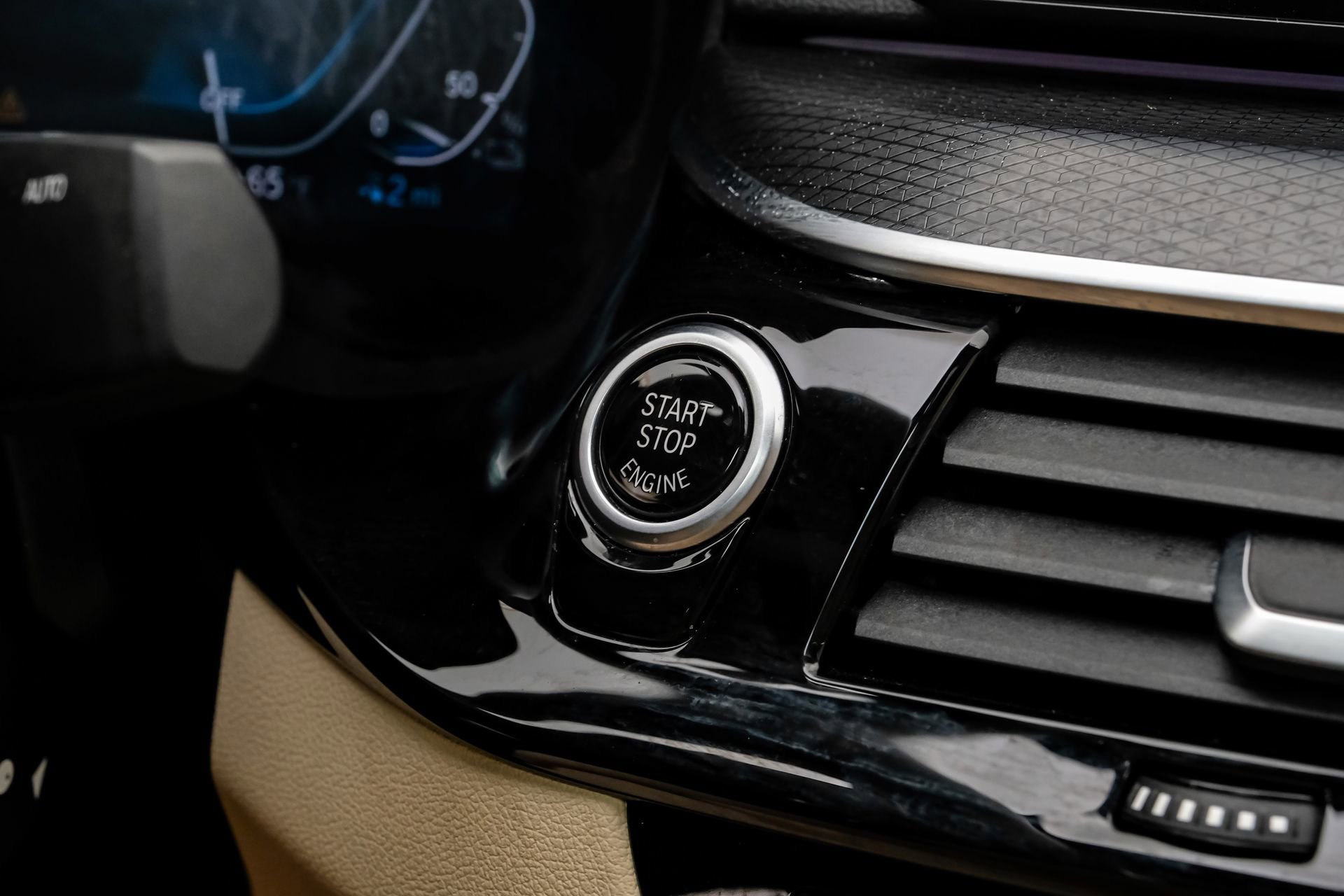 Used 2023 BMW 530e w/ M Sport Package image 25