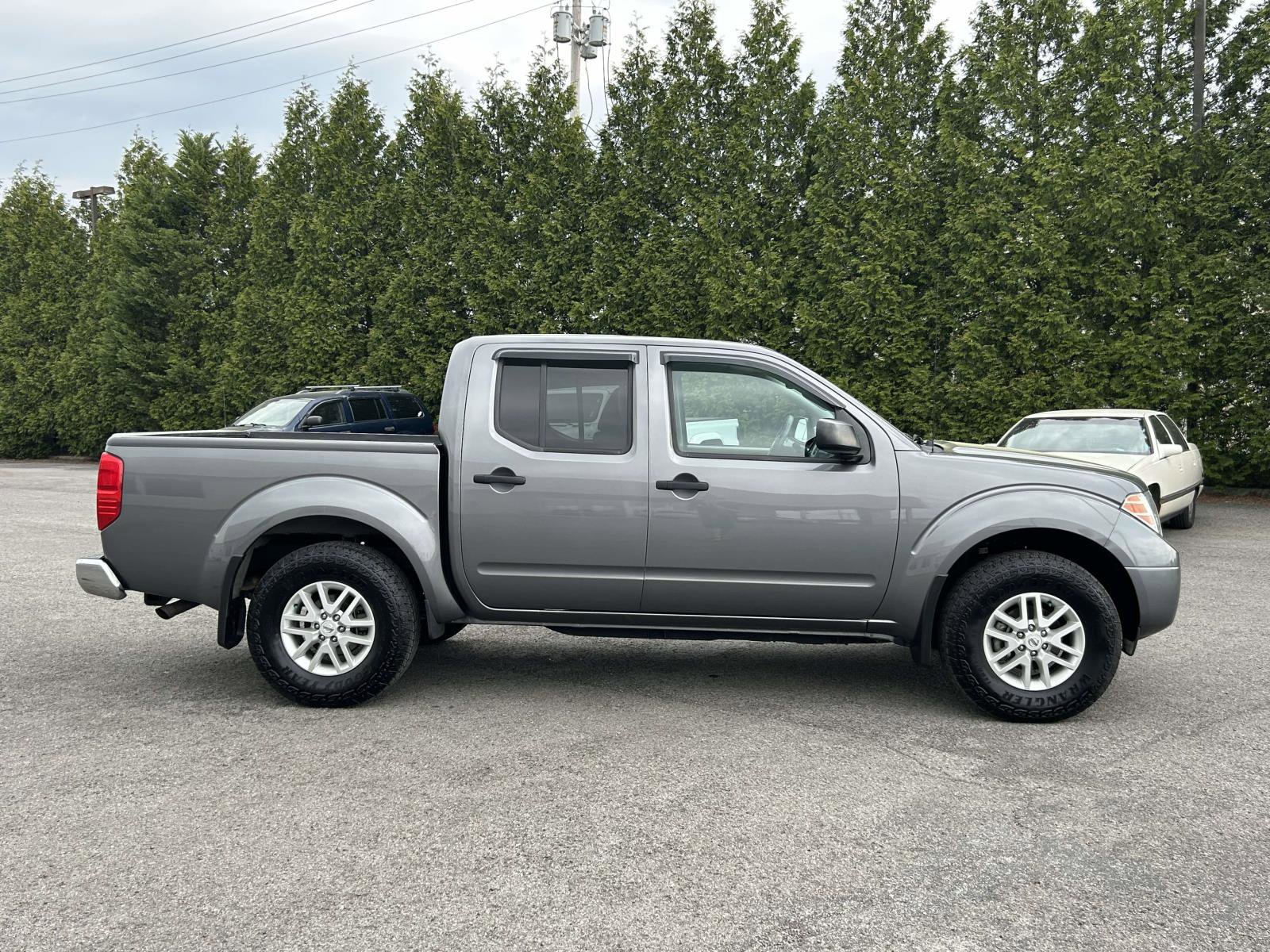 Used 2021 Nissan Frontier SV AWD/4WD image 2