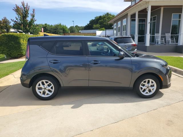Used 2025 Kia Soul LX FWD image 9
