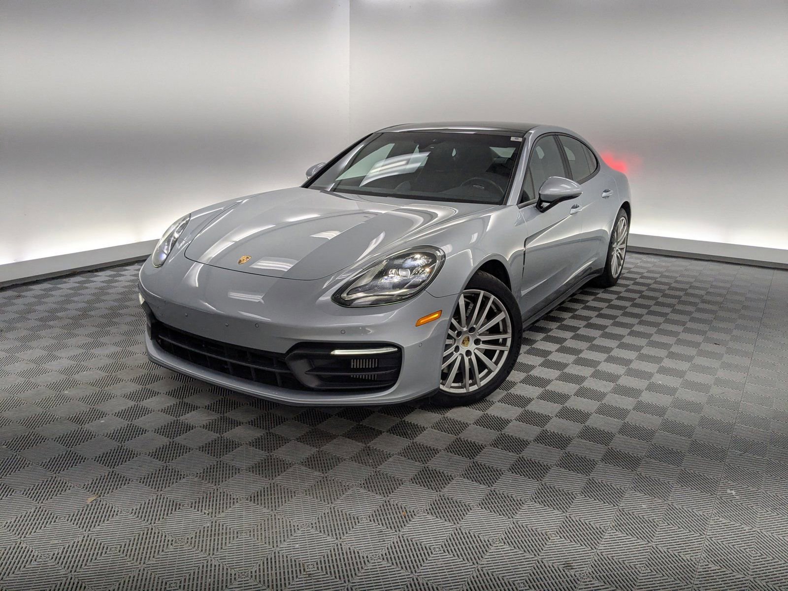 Certified 2021 Porsche Panamera image 1
