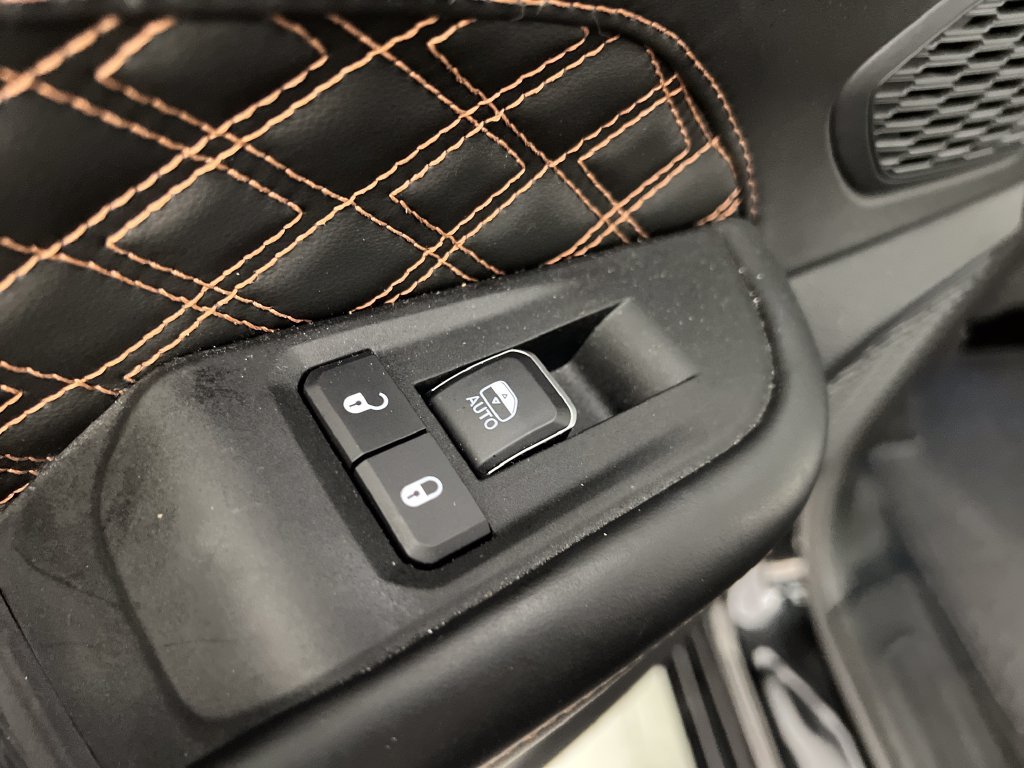 Used 2025 Jeep Grand Cherokee Summit w/ Obsidian Package AWD/4WD image 21