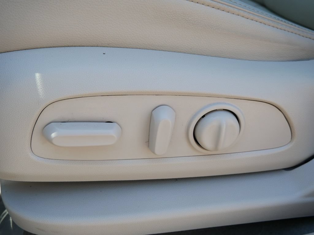 Used 2023 GMC Acadia Denali AWD/4WD image 17