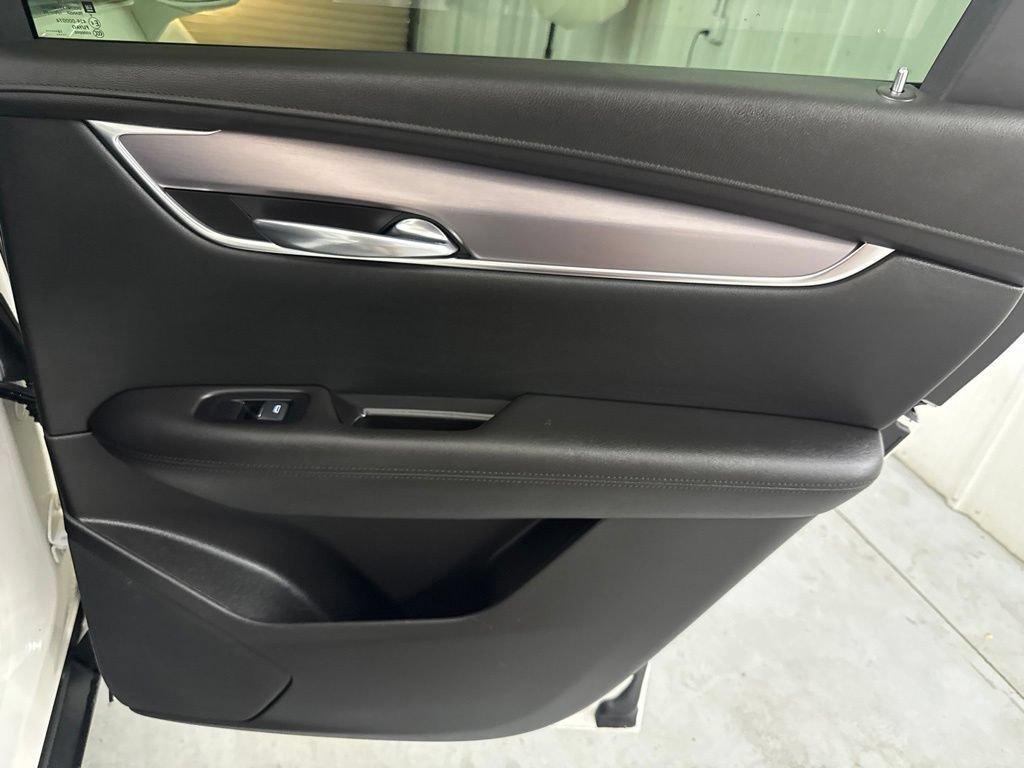 Used 2017 Cadillac XT5 Luxury FWD image 16