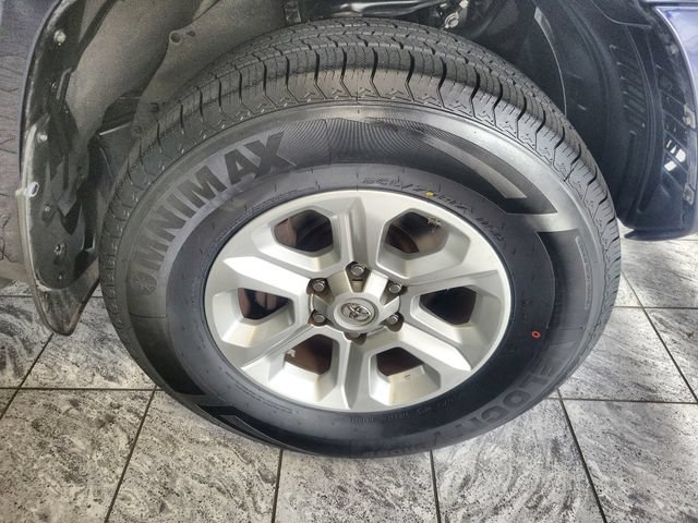 Used 2020 Toyota 4Runner SR5 AWD/4WD image 10