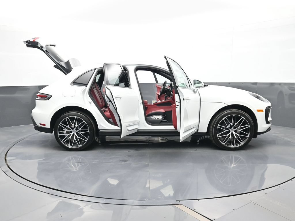 Certified 2026 Porsche Macan AWD/4WD image 34