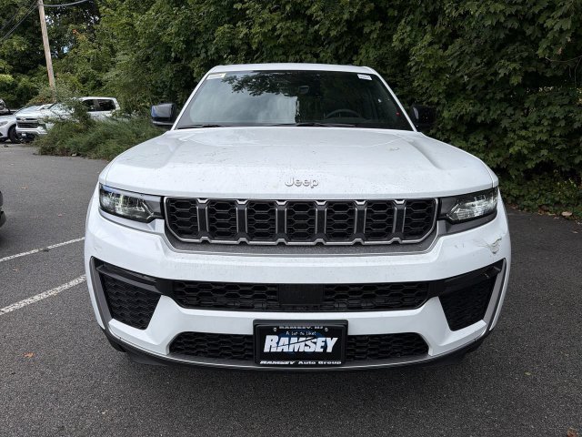 New 2027 Jeep Grand Cherokee L Limited AWD/4WD image 3