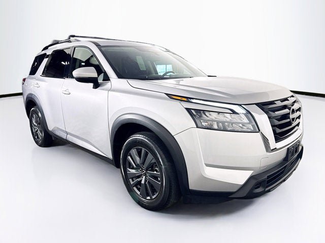 Certified 2023 Nissan Pathfinder SV image 3