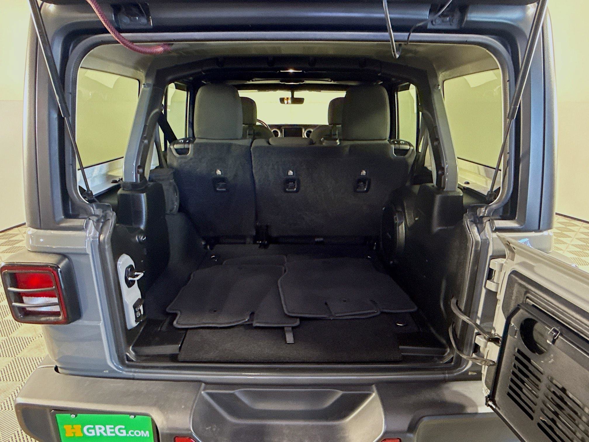 Used 2018 Jeep Wrangler Unlimited Sahara image 35