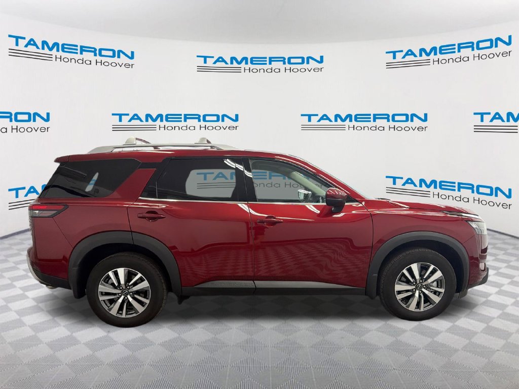 Used 2025 Nissan Pathfinder SL AWD/4WD image 6