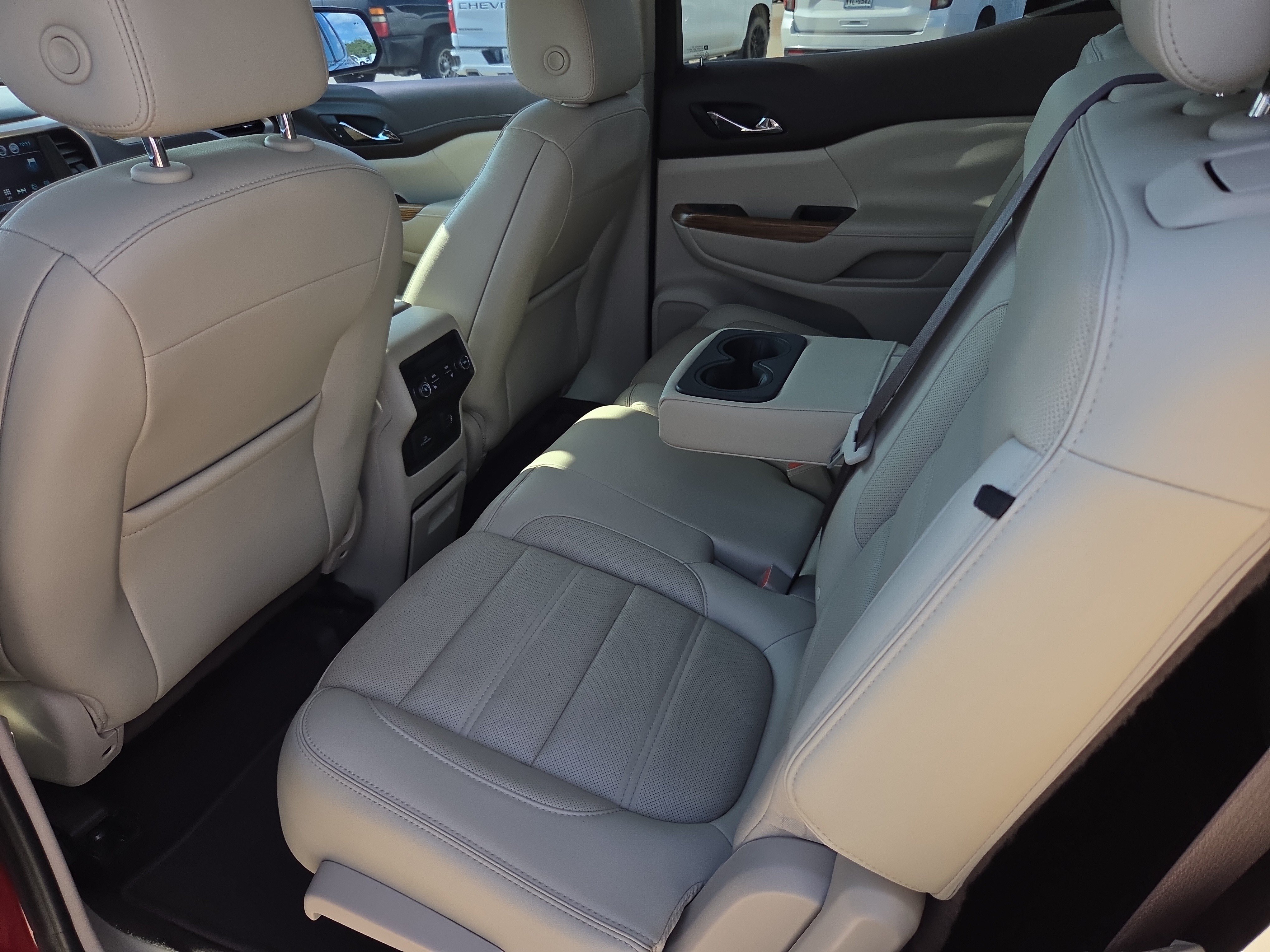 Used 2019 GMC Acadia Denali w/ Technology Package FWD image 14