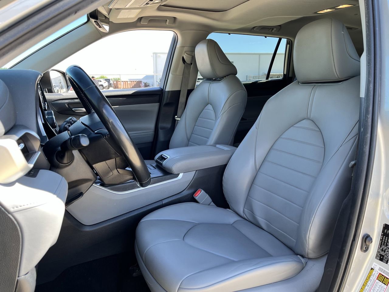 Used 2022 Toyota Highlander XLE image 23