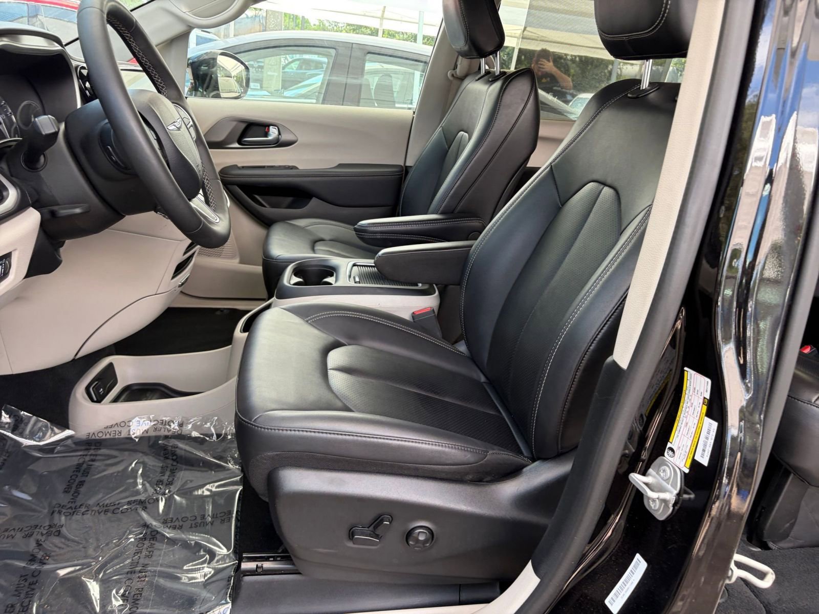 Used 2024 Chrysler Pacifica Touring-L FWD image 29