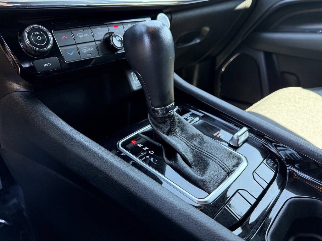 Used 2023 Jeep Compass Limited image 28