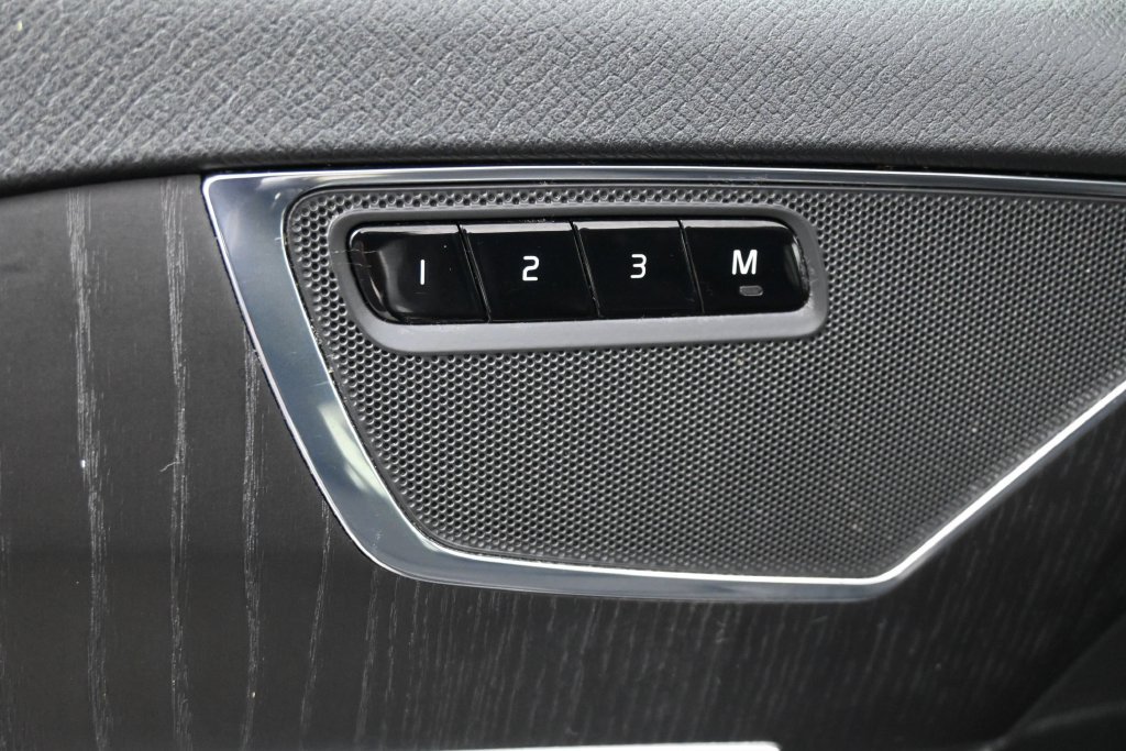 Used 2020 Volvo XC90 T6 Momentum AWD/4WD image 5