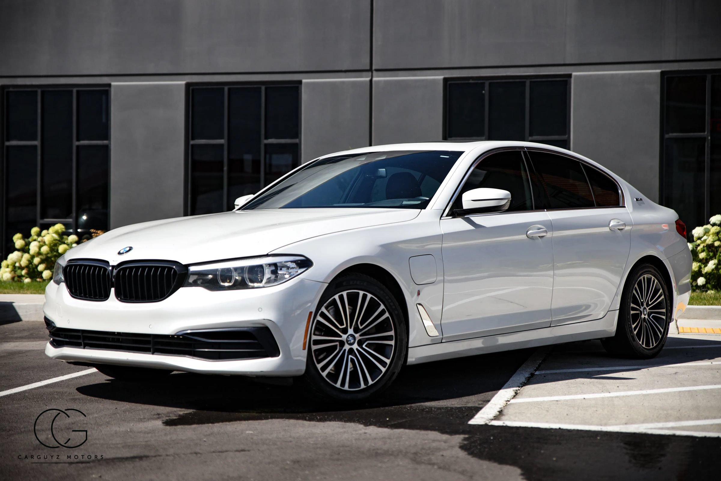 Used 2019 BMW 530e xDrive w/ Convenience Package AWD/4WD image 3