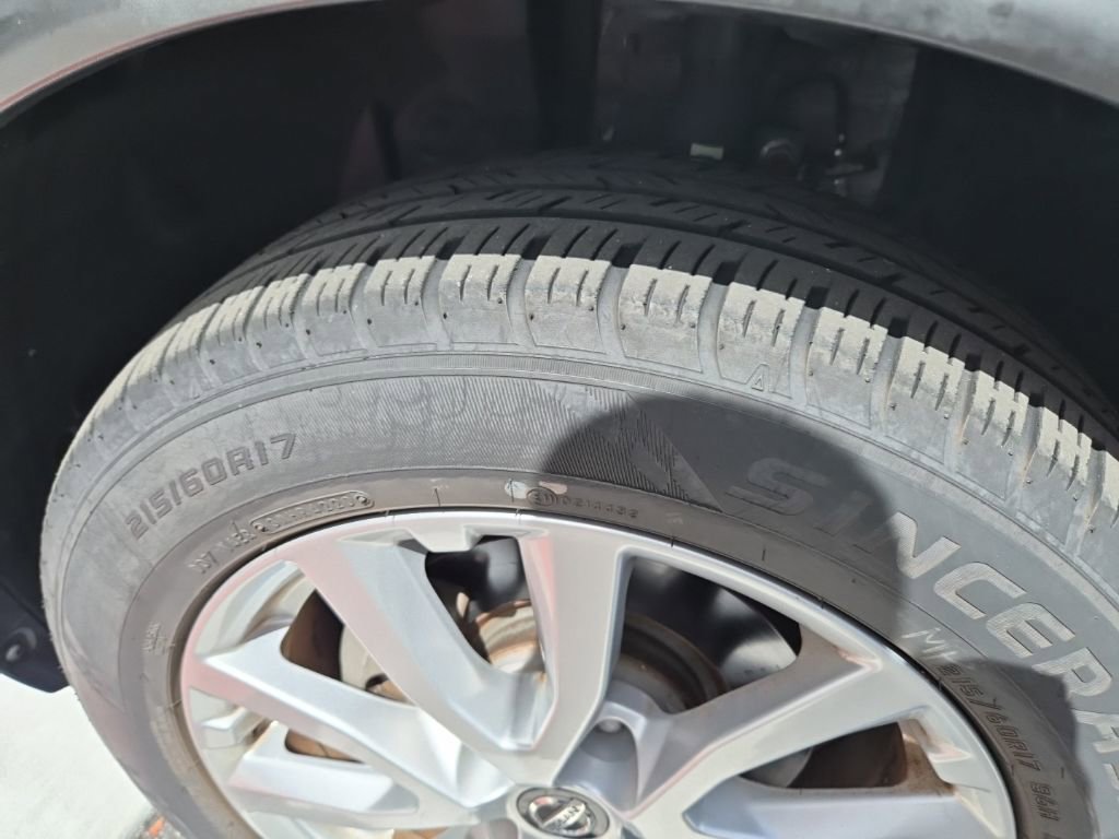 Used 2020 Nissan Rogue Sport SV image 15