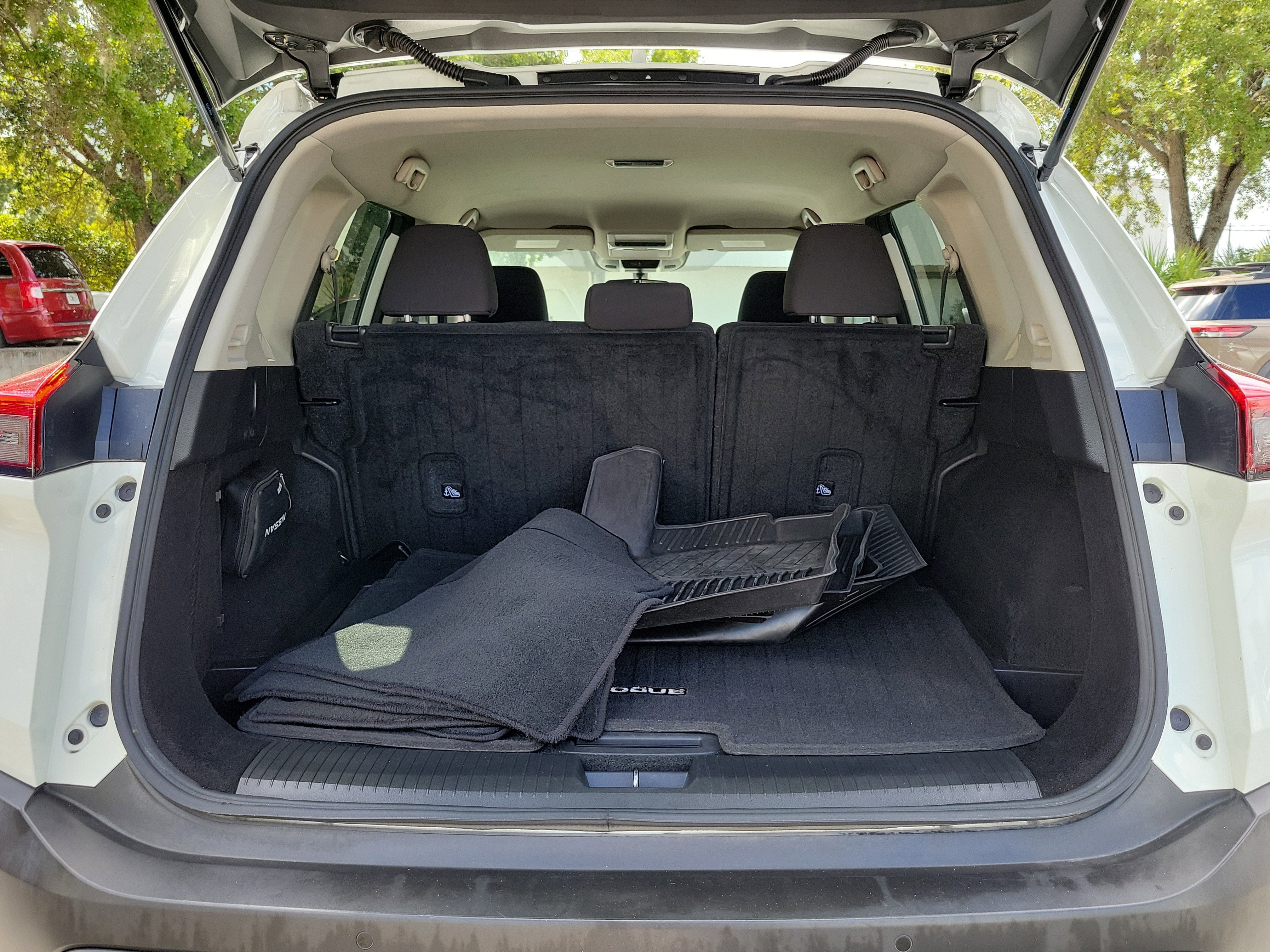 Used 2023 Nissan Rogue S AWD/4WD image 12