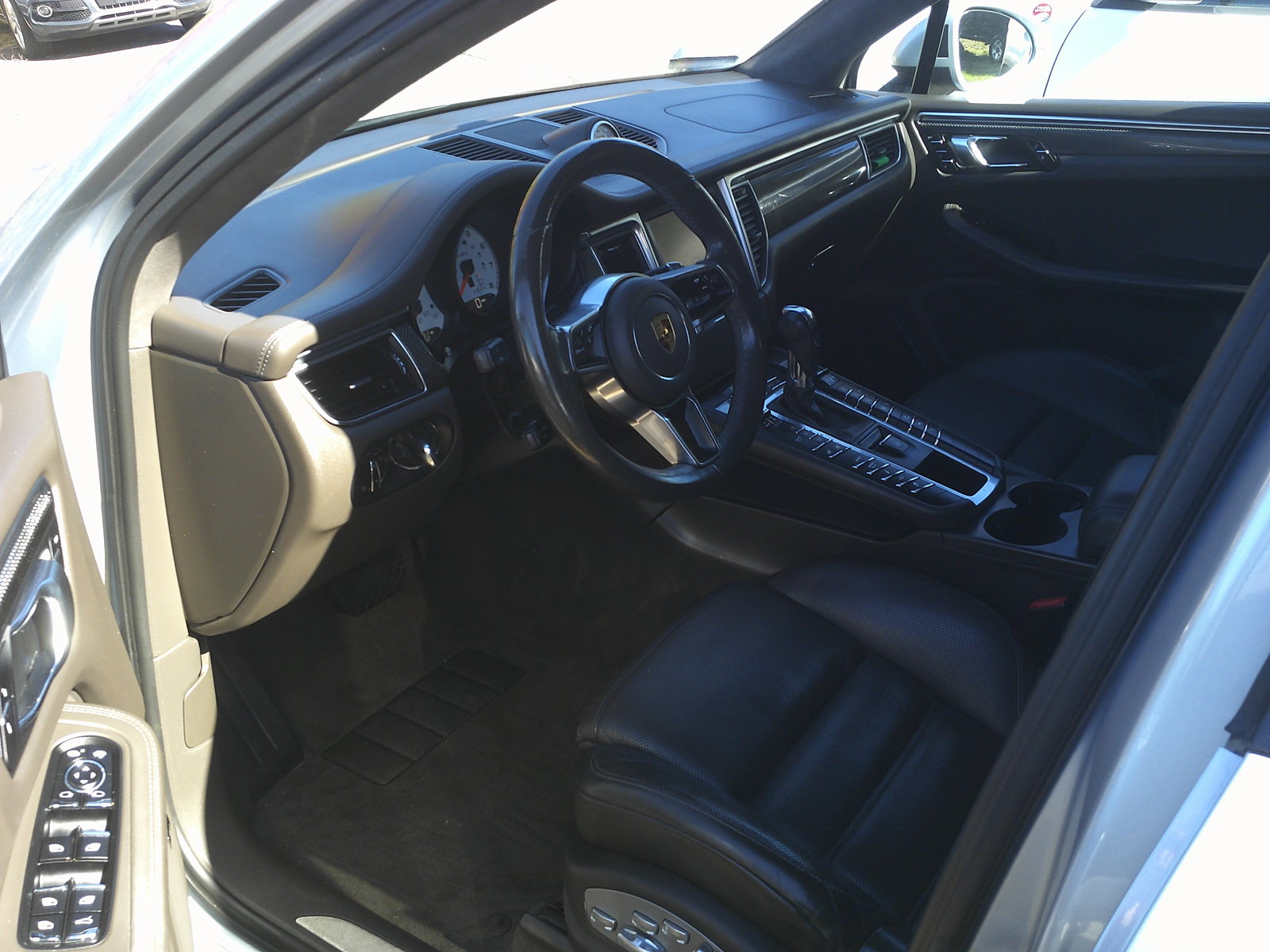 Used 2016 Porsche Macan Turbo w/ Premium Package Plus AWD/4WD image 8
