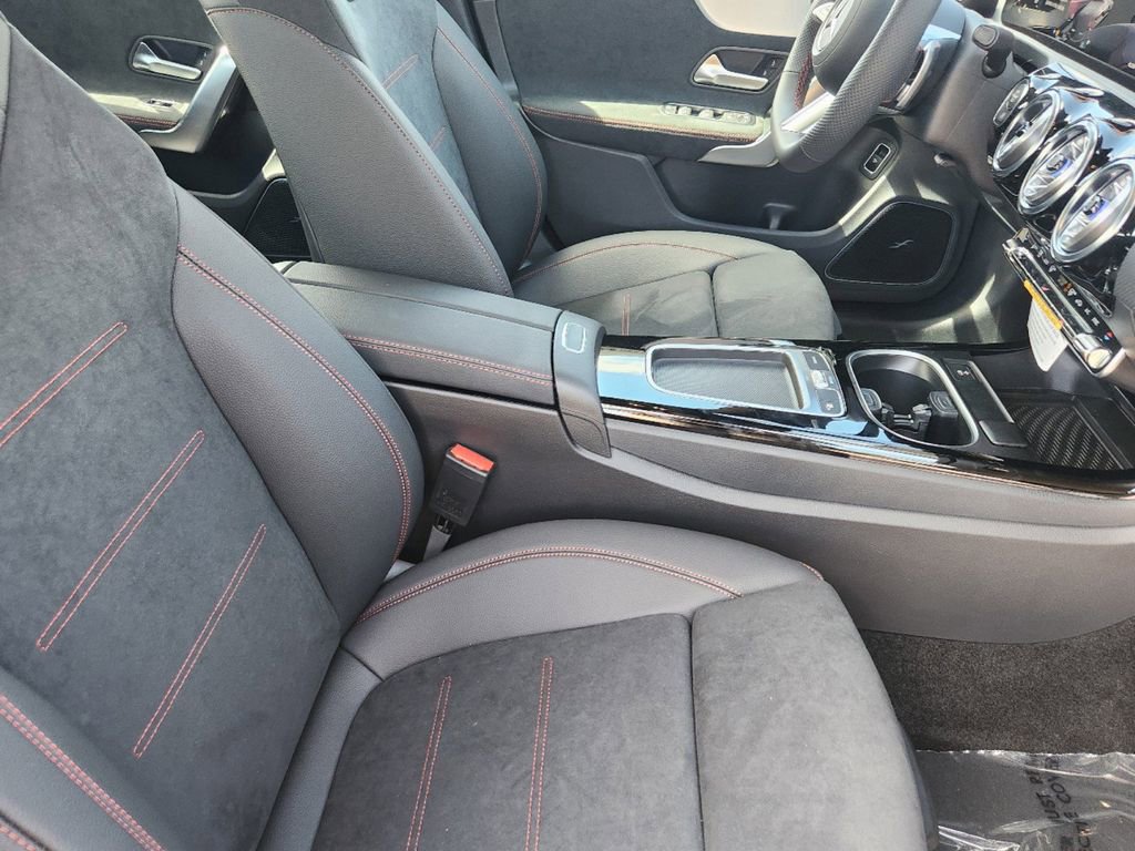 New 2025 Mercedes-Benz CLA 250 4MATIC image 17